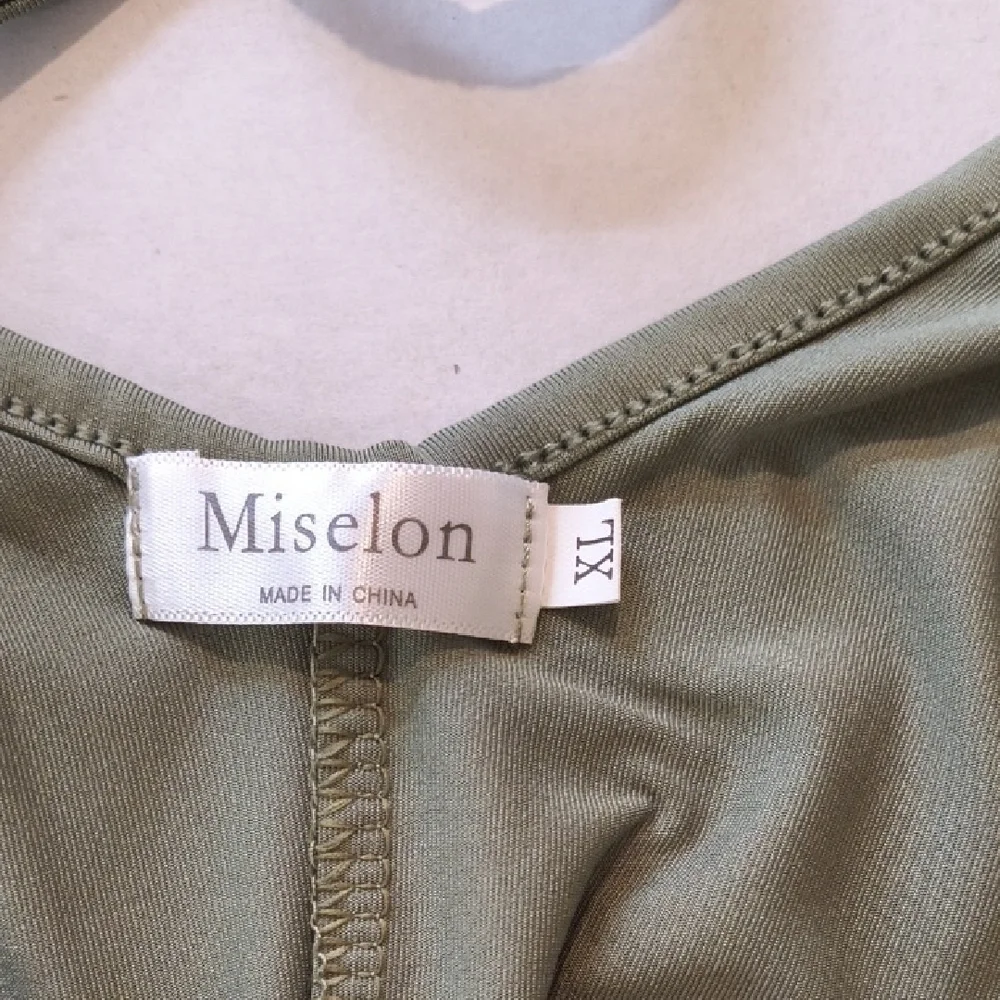 Miselon Women's Green Cold Shoulder Top , Size XL